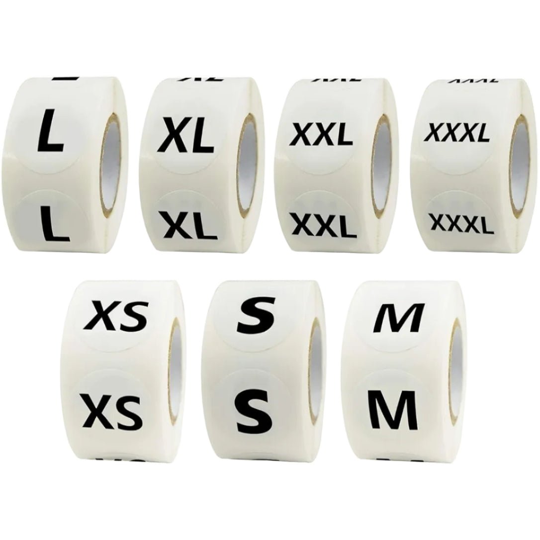 3500 Etiquetas Adhesivas de Talla para Ropa XS - XXXL – 2 cm Diámetro – Blancas con Texto Negro – Pegatinas para Clasificación de Prendas – Opción Mixta: 1 Rollo por Talla (XS/S/M/L/XL/XXL/XXXL) - BOLSASYMASBCN.COM