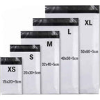 Bolsas de Envío Autoadhesivas Blancas, 100/1000 Unidades - BOLSA ENVIO Impermeable y Resistente de Plástico Reciclado para Embalaje de Ropa - BOLSASYMASBCN.COM