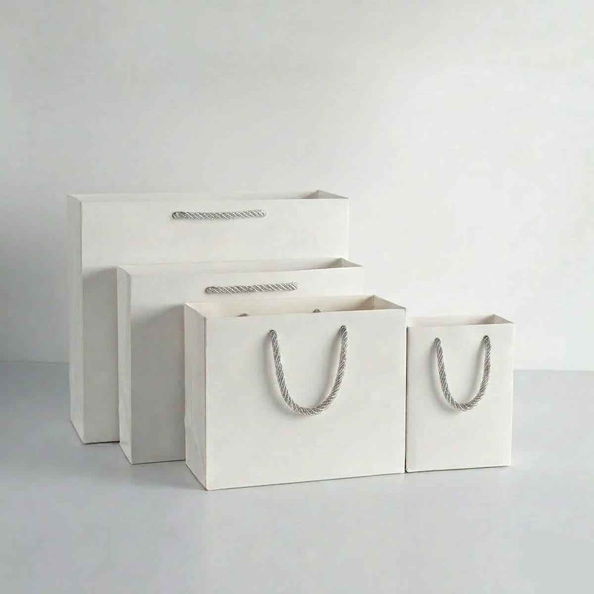 Bolsas de Papel LUJO Blancas con Asa Rizada Gruesa, Bolsas para Regalo, Compras y Tiendas, Papel Resistente para Packaging, Pack de 12 Bolsas, Varios Tamaños Disponibles