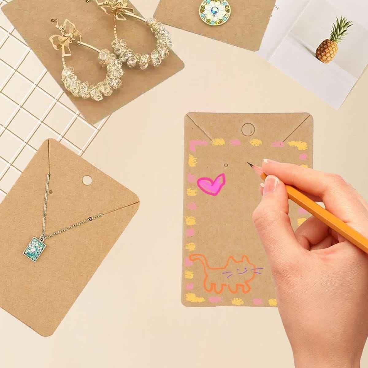 Etiquetas de Carton para joyeria, 5 x 9 cm, 400 Unidades, Papel Color Kraft/Blanco, Tarjetas de Exhibición en blanco para Joyería con Orificios para colgar Collares,cadenas y Pendientes